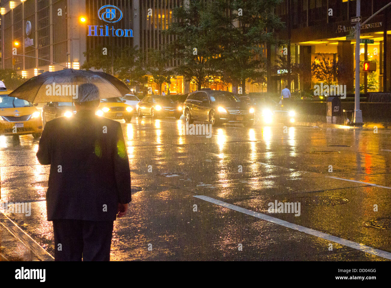 man hailing a taxi in New York City Stock Photo