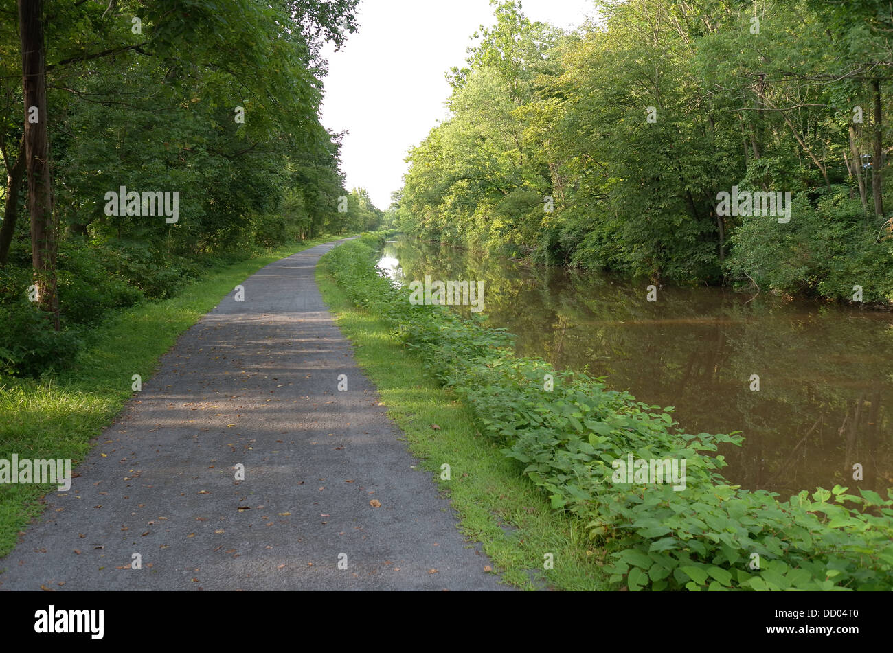Trail along Raritan Canal, New Jersey Stock Photo Alamy