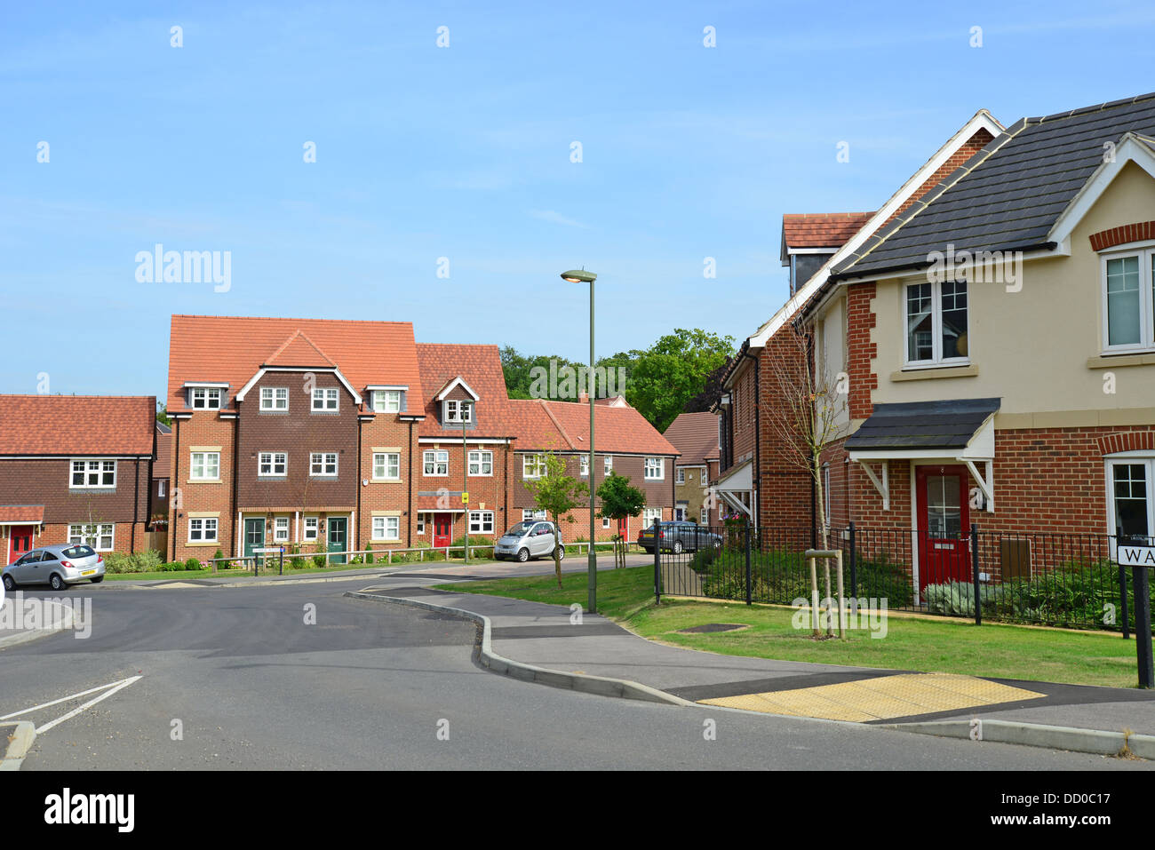 New houses on Earlswood Park housing development, Bagshot, Surrey, England, United Kingdom Stock Photo