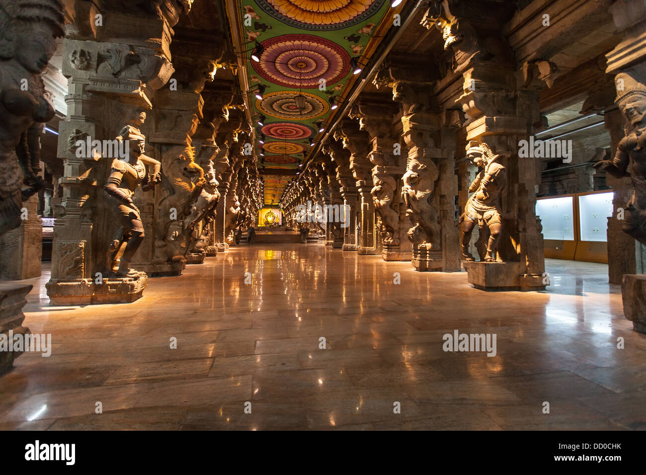 Inside Of Meenakshi Hindu Temple In Madurai Tamil Nadu Stock