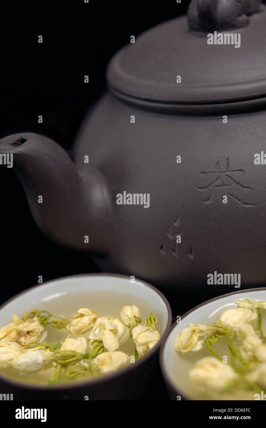 chinese jasmine tea pot and cups Stock Photo Alamy