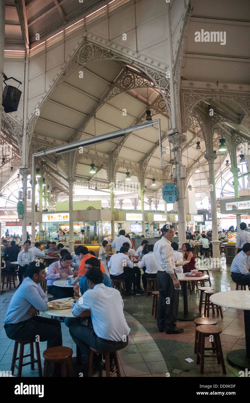 Lunchtime at Lau Pa Sat hawker centre in the Financial District, Singapore Stock Photo