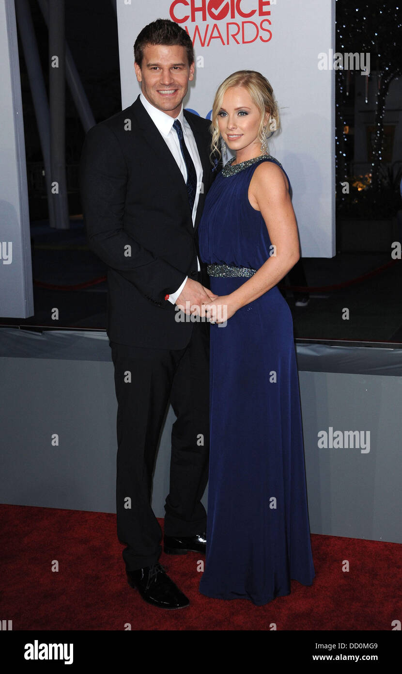 David Boreanaz and wife Jamie Berman 2012 People's Choice Awards - Arrivals held at the Nokia