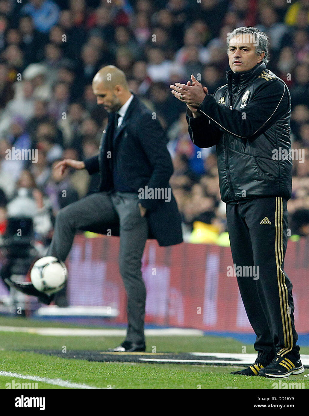 Real Madrid S Jose Mourinho R And Fc Barcelona S Coach Pep Stock Photo Alamy