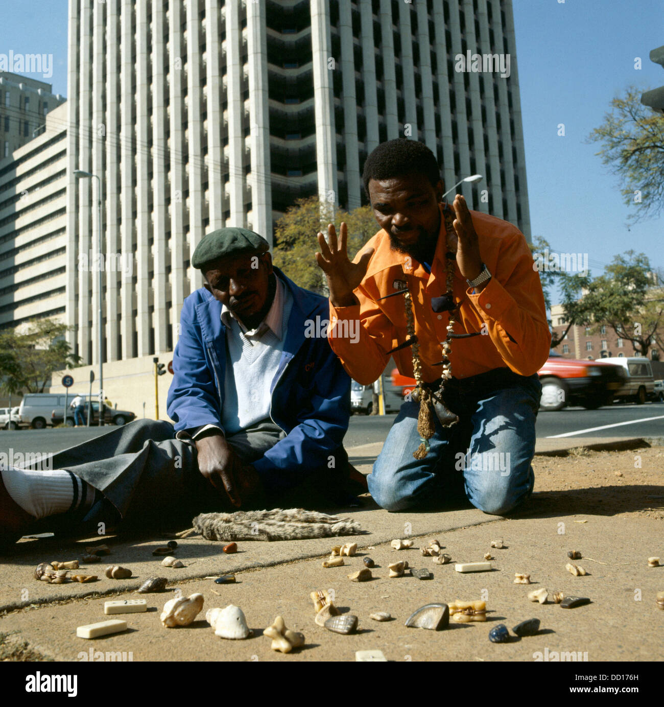 Sangoma throwing the bones hires stock photography and images Alamy