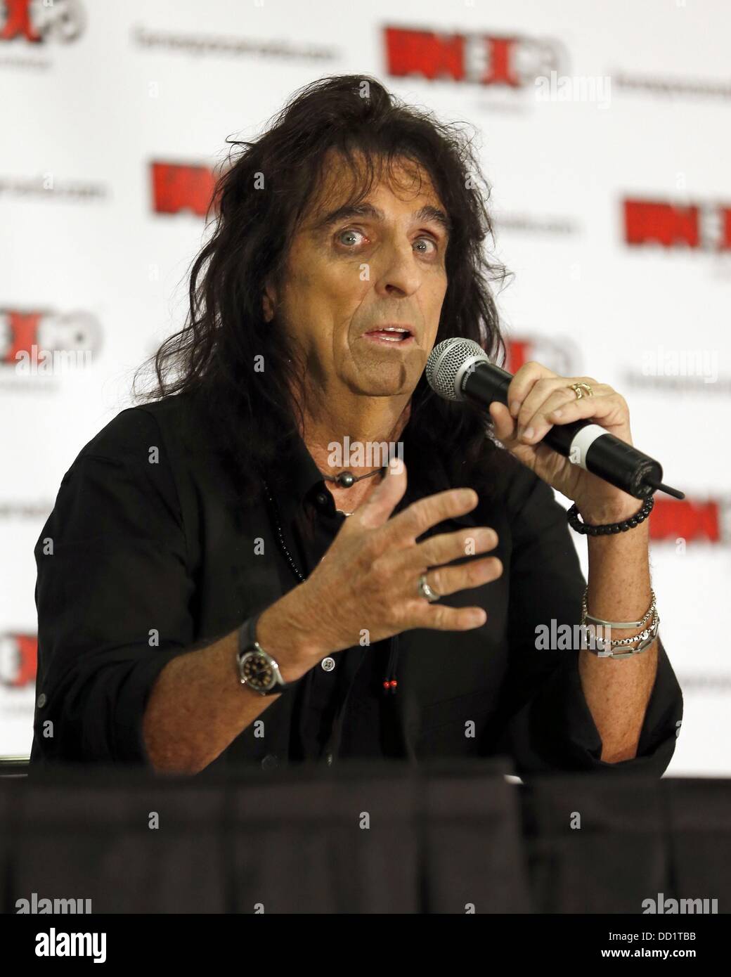 Toronto, ON. 22nd Aug, 2013. Alice Cooper in attendance for Fan Expo Canada Day 1, Toronto Metro Convention Center, Toronto, ON August 22, 2013. Credit:  Nicole Springer/Everett Collection/Alamy Live News Stock Photo