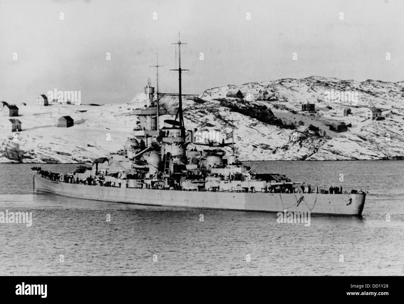Battleship of the German Wehrmacht in a Norwegian fjord in Mai 1941. The Nazi Propaganda! on the back of the picture is dated 27 May 1941: 'Securing the sea everywhere. German battleship at anchor in a Norwegian fjord.' Fotoarchiv für Zeitgeschichte Stock Photo