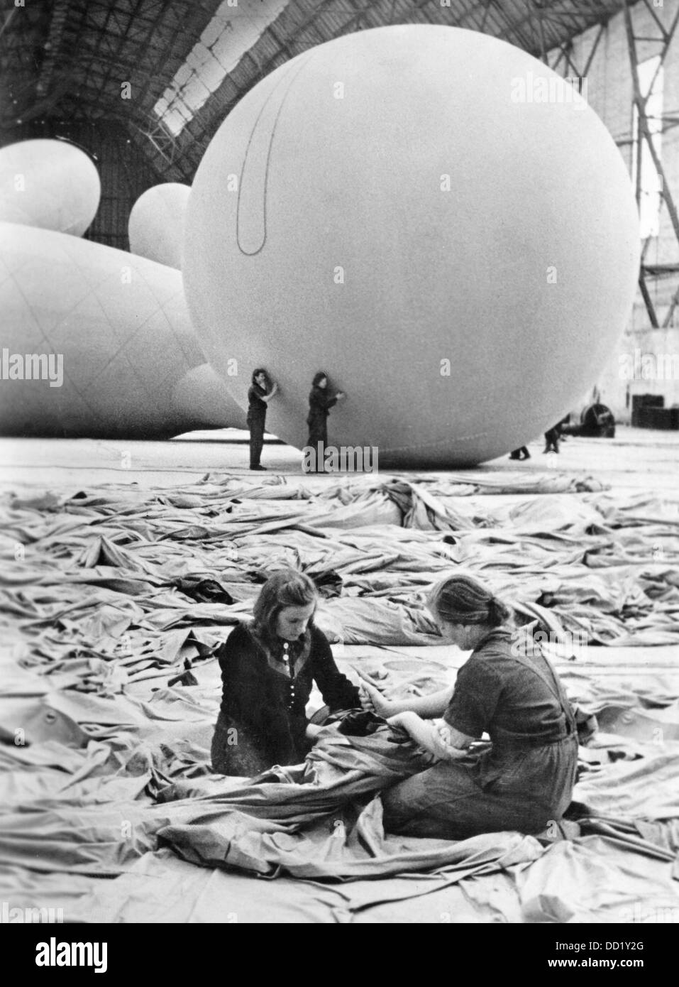 The image from the Nazi Propaganda! shows women producing barrage balloons in a production facility of the defense industry, published 6 April 1943. Fotoarchiv für Zeitgeschichte Stock Photo