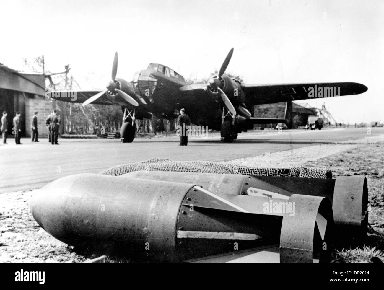 A bomber of the type Do 217 produced by the Dornier Flugzeugwerke (Dornier Aircraft Manufacturer) is prepared for an air raid against England in October 1943. Place unknown. The Nazi Propaganda! on the back of the picture is dated 12 October 1943: 'Do 217 against England. The Supreme High Command of the Armed Forces revealed that air raids of our Air Force against military targets in England, also in the area around London, took place recently. - Our image shows a heavy bomber Do 217 ready for take-off. In the foreground several heavy bombs.' Fotoarchiv für Zeitgeschichte Stock Photo