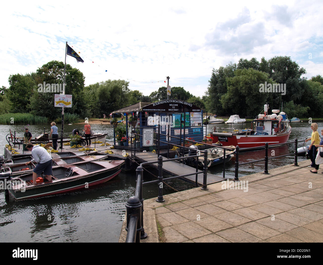 Wick Ferry runs across the River Stour between Wick village and Christchurch, Dorset, UK 2013 Stock Photo