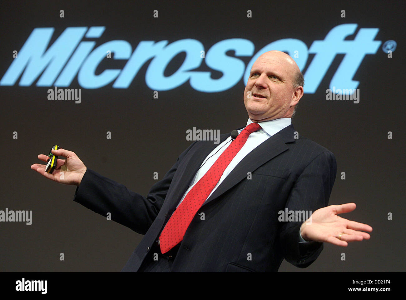 Microsoft CEO Steve Ballmer is pictured during a press conference at the IT trade fair CeBit in Hanover, Germany, 03 March 2008. Balmer presented various Microsoft novelties. From 04 through 10 March, some 5,500 exhibitors from 75 countries showcase their latest products at the world's largest trade fair on digital IT and telecommunications solutions for home and work environments. Photo: KAY NIETFELD Stock Photo