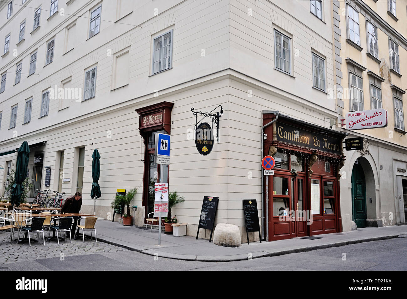 Vienna Street Cafe High Resolution Stock Photography and Images - Alamy