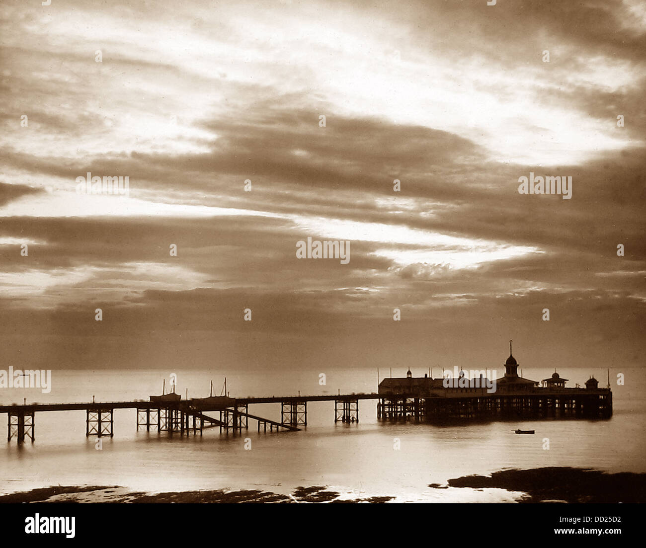 Victorian period pier hi-res stock photography and images - Alamy