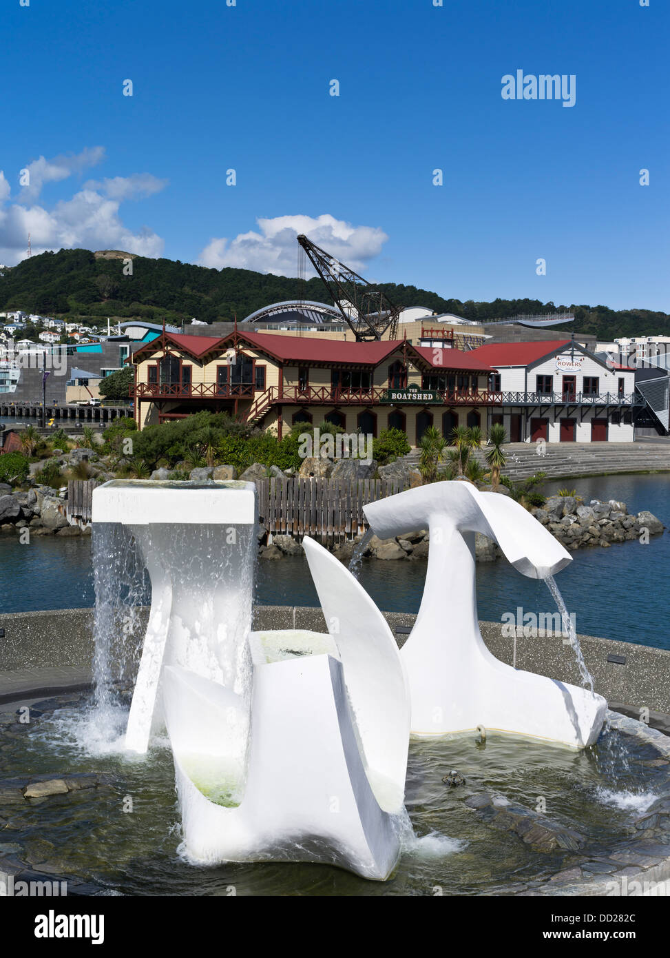 dh Lambton outdoor sculpture WELLINGTON HARBOUR NEW ZEALAND NZ Modern art water fountain sculptures Albatross Star Boating Club Boatshed Stock Photo
