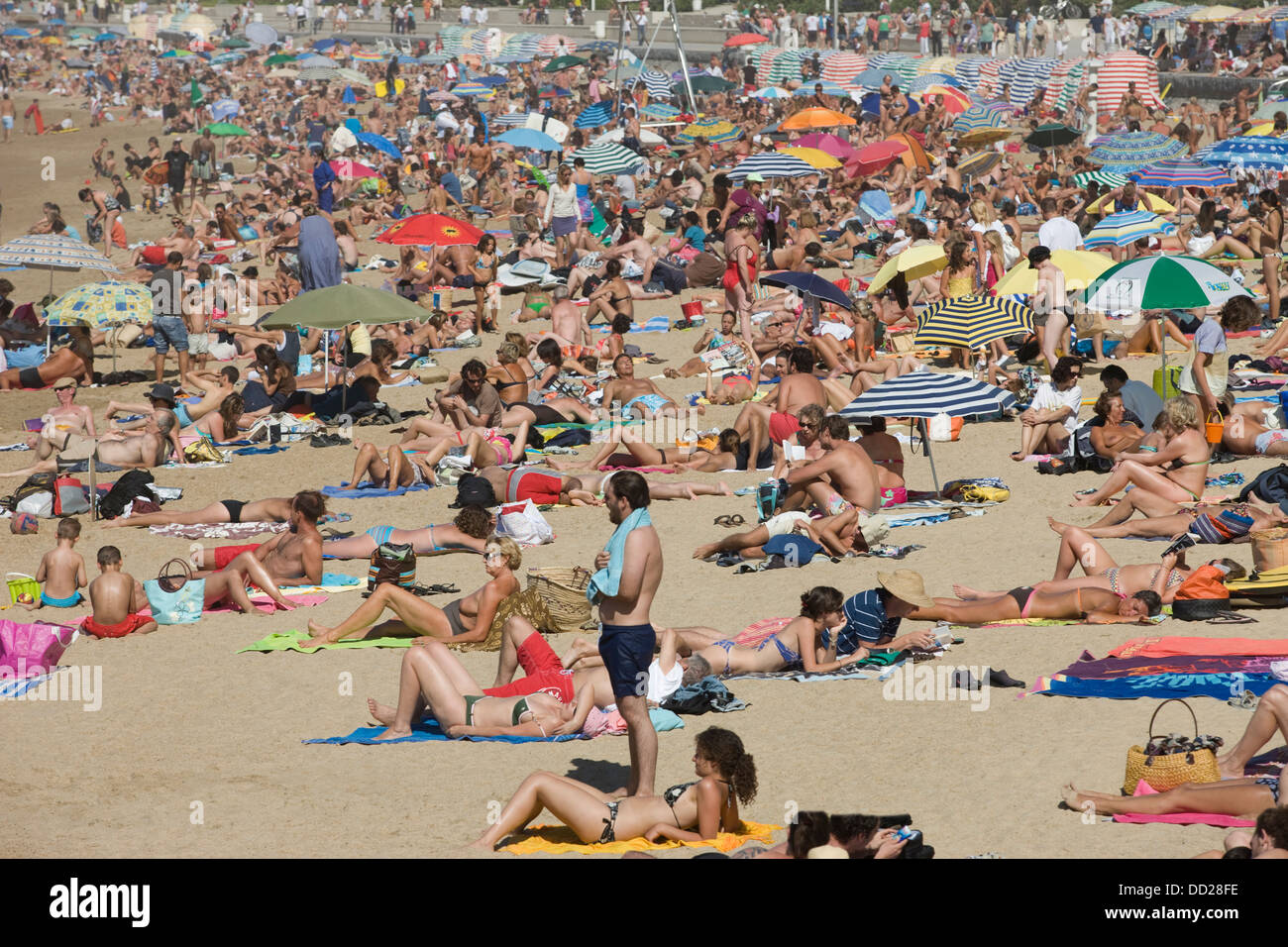 SUN BATHERS LA GRANDE PLAGE BEACH BIARRITZ PYRENEES ATLANTIQUES AQUITANE FRANCE Stock Photo