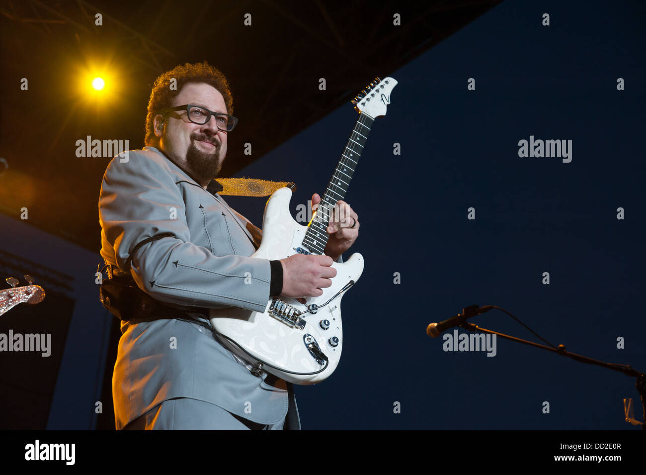 LINCOLN, CA - AUGUST 16: Hershel Yatovitz performs with Chris Isaak at  Thunder Valley Casino Resort on August 16 in Lincoln, California Stock  Photo - Alamy