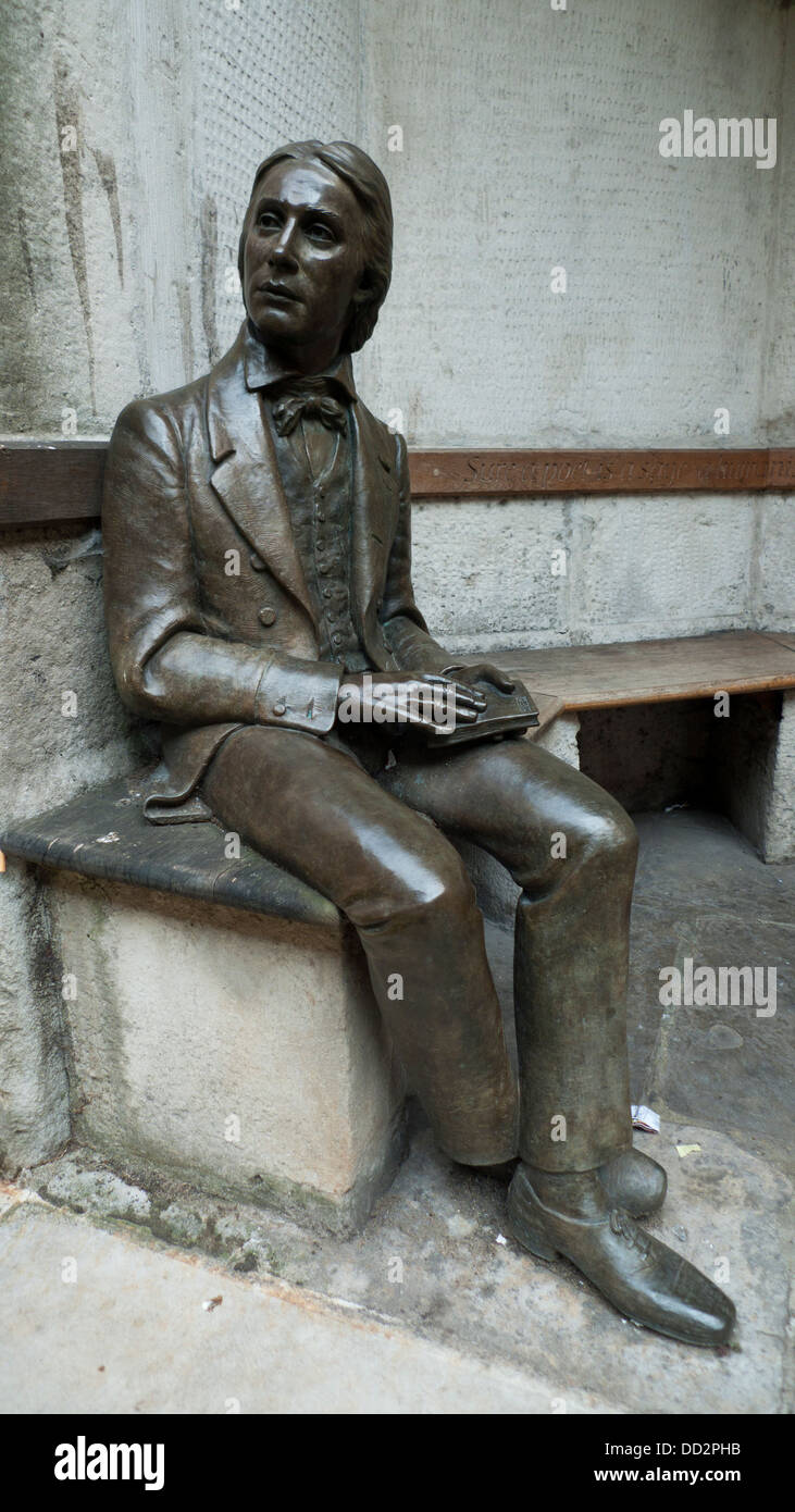 Statue of English poet John Keats at Guys Hospital South London UK KATHY DEWITT Stock Photo