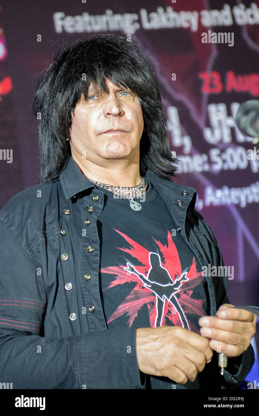 Kathmandu, Kathmandu, Neapl. 23rd Aug, 2013. Guitarist MICHAEL ANGELO BATIO,  before the sound check at the Moksh club, where he held a guitar clinic for  Nepali guitarists before his solo concert in