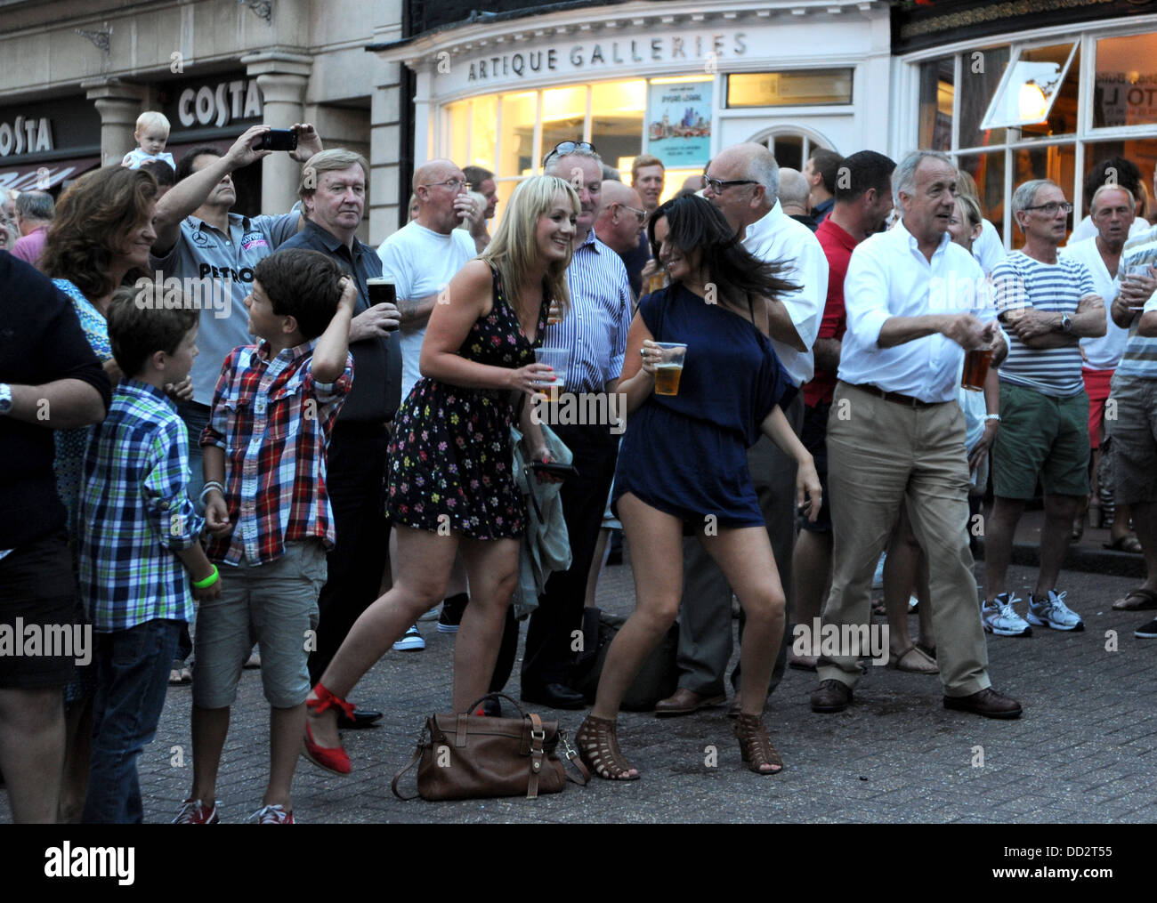 Local band Itchy Fingers had people dancing in The Lanes tonight as