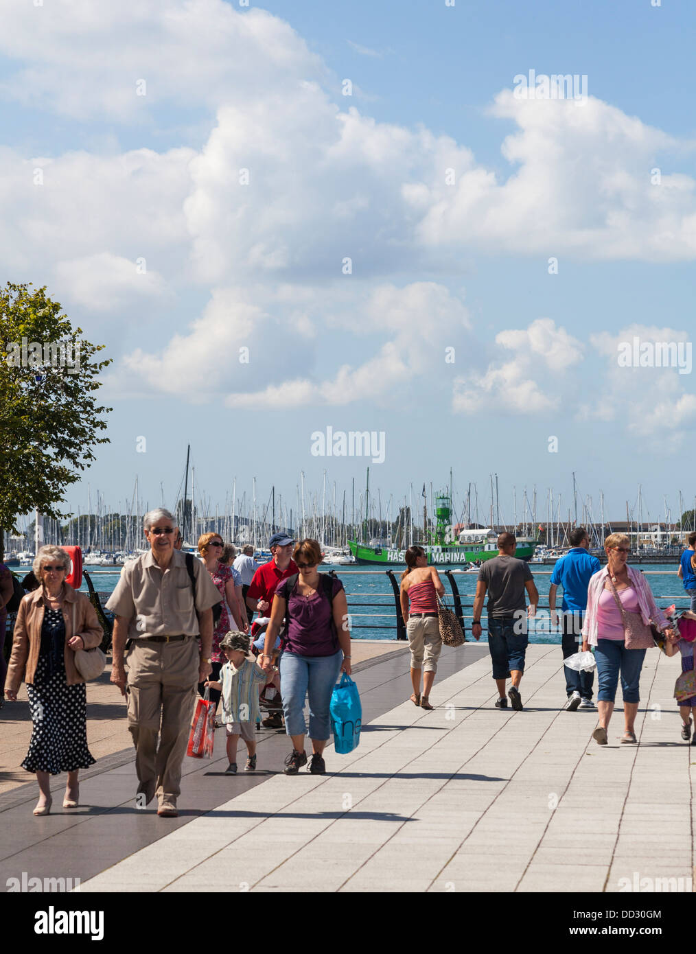 People - shoppers on Gunwharf Quays Portsmouth, Hampshire, England Stock Photo
