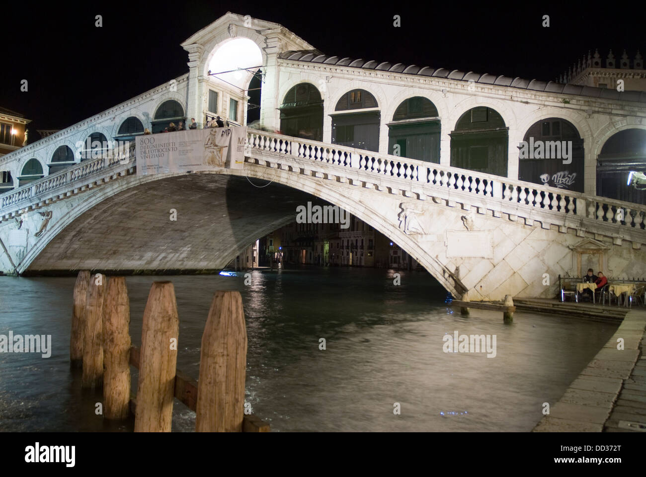 The Rialto in Venice at night Stock Photo - Alamy