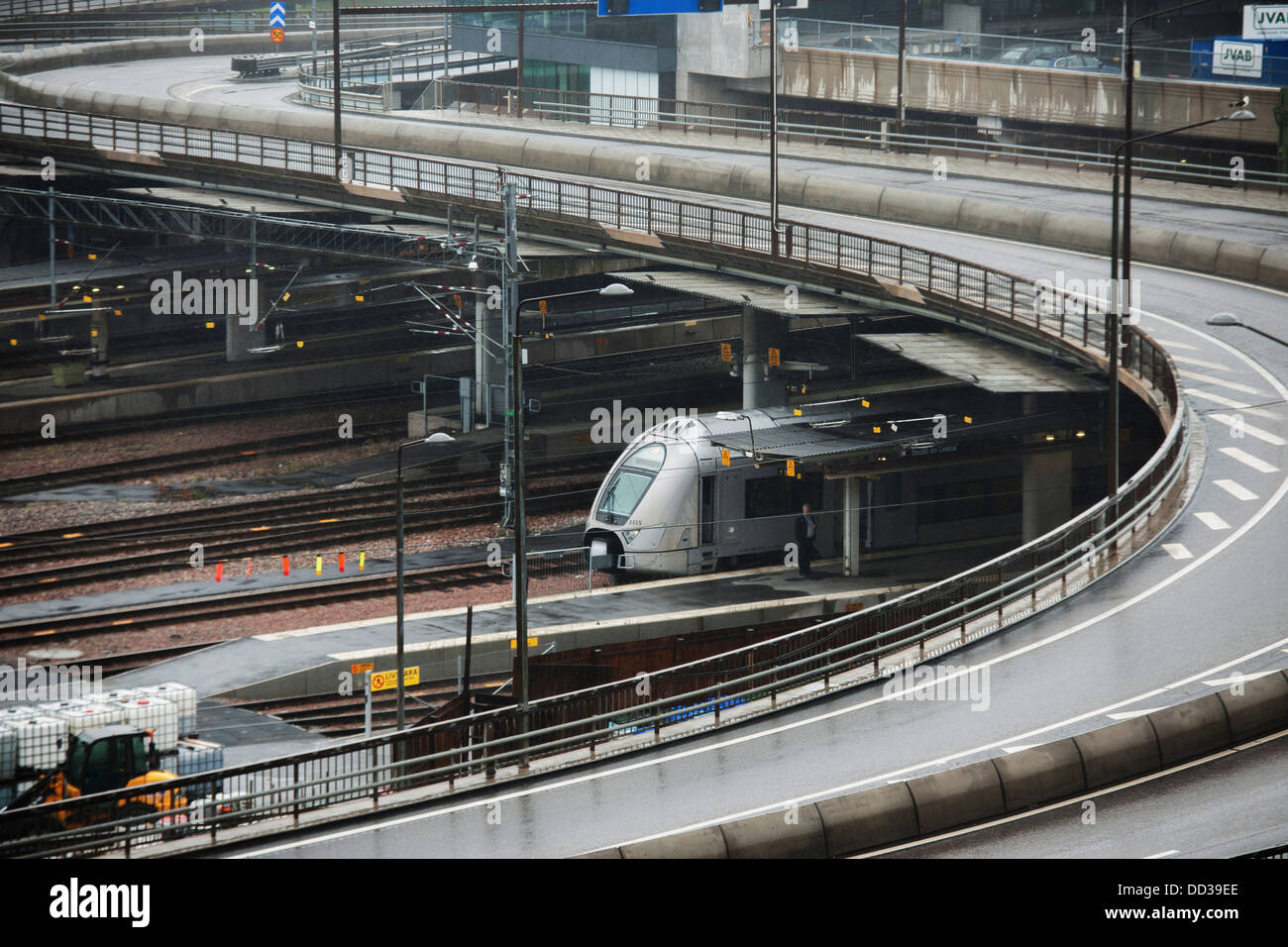 Road over train tracks hi-res stock photography and images - Alamy