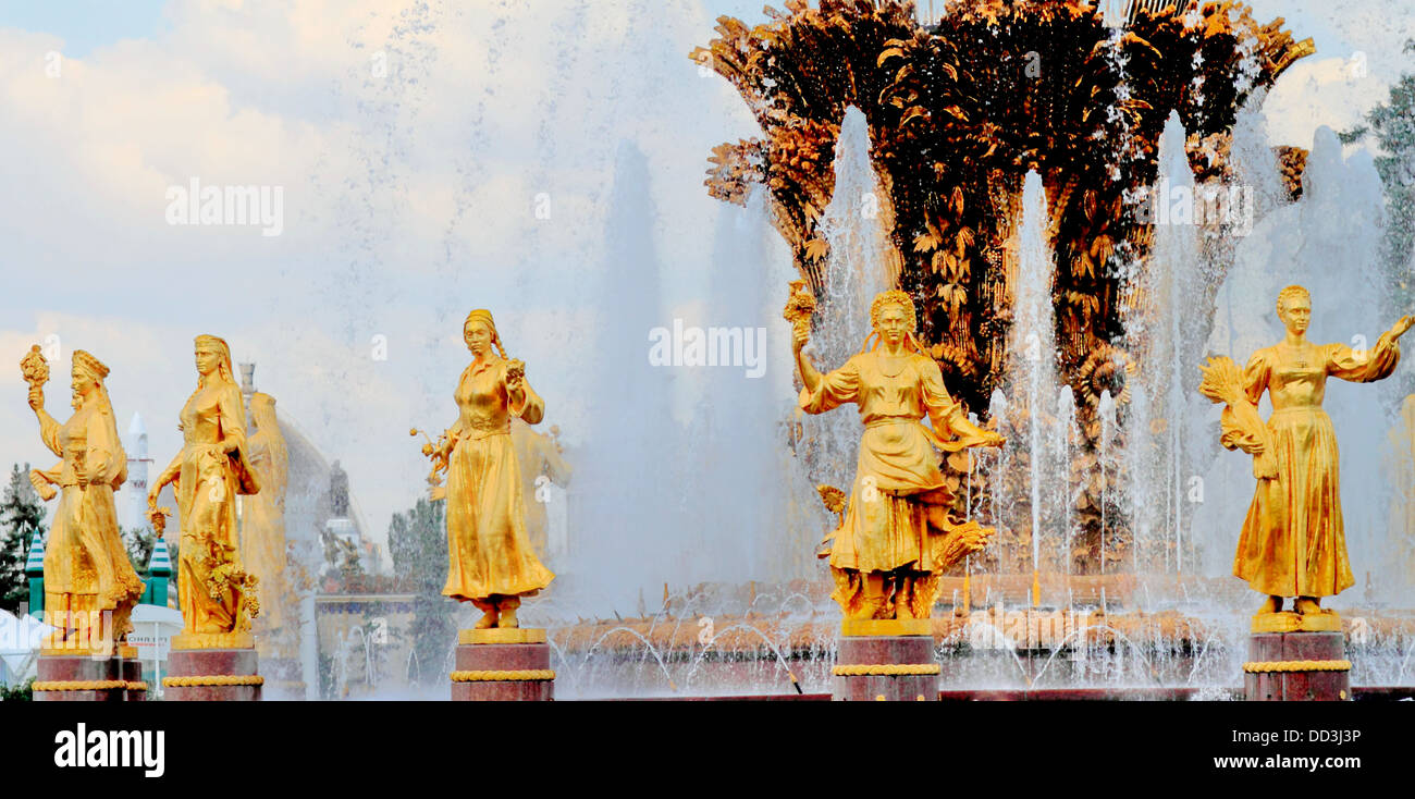 Golden statues, all-Russian exhibition center, Moscow, Russia Stock Photo