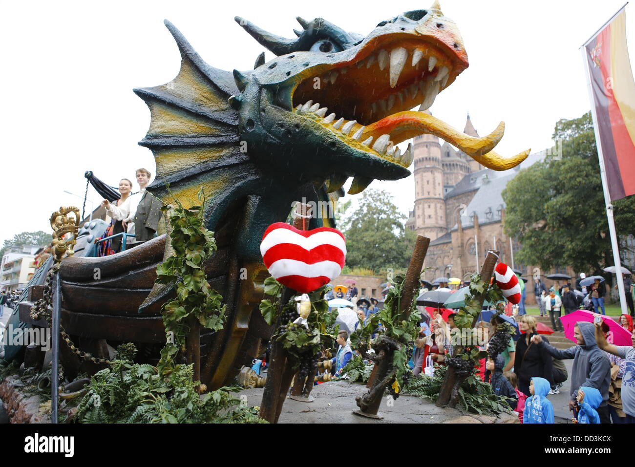 Worms, Germany. 25th August 2013. A float with a dragon, a symbol of the city of Worms, is pictured at the Backfischfest parade 2013. The first highlight of this year's Backfischfest was the big parade through the city of Worms with over 100 groups and floats. Community groups, sport clubs, music groups and business from Worms and further afield took part. Credit:  Michael Debets/Alamy Live News Stock Photo