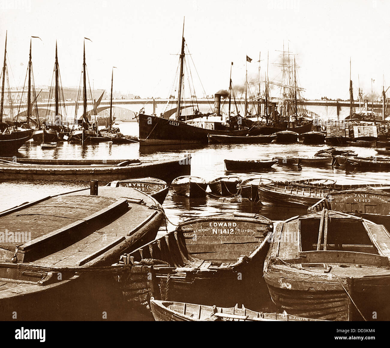 The Pool of London Victorian period Stock Photo - Alamy
