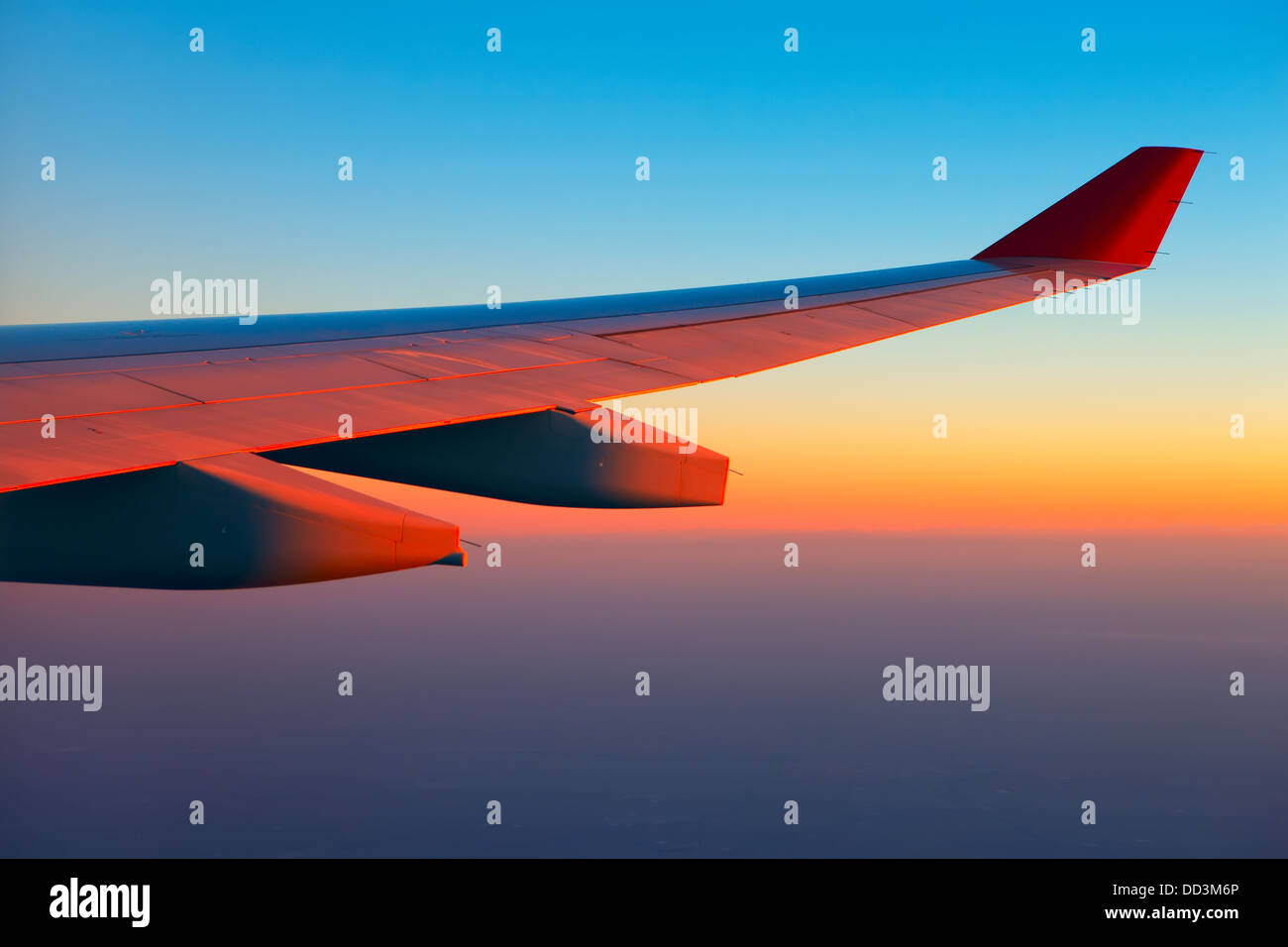 Airplane flying sunrise hi-res stock photography and images - Alamy