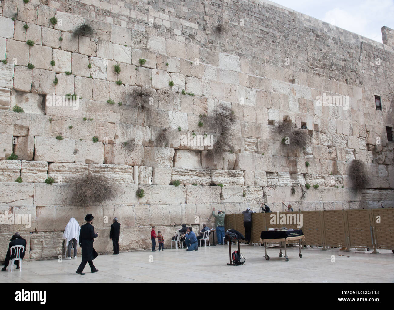 Prayer in the wailing wall hi-res stock photography and images - Alamy