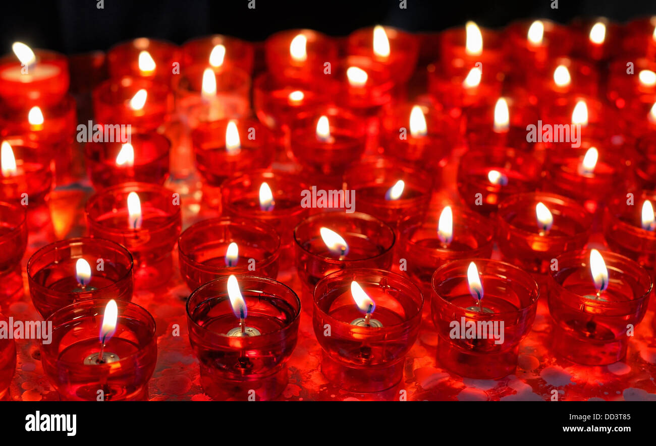 Catholic church easter candles hires stock photography and images Alamy