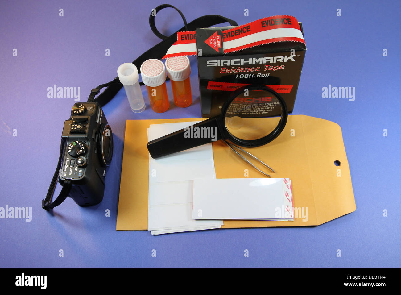 Crime scene evidence collection kit Stock Photo - Alamy
