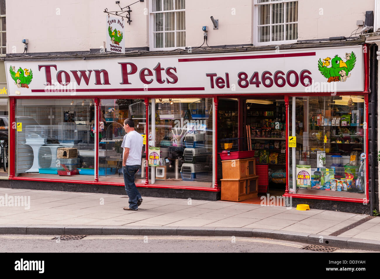 Pet shop hi-res stock photography and images - Alamy