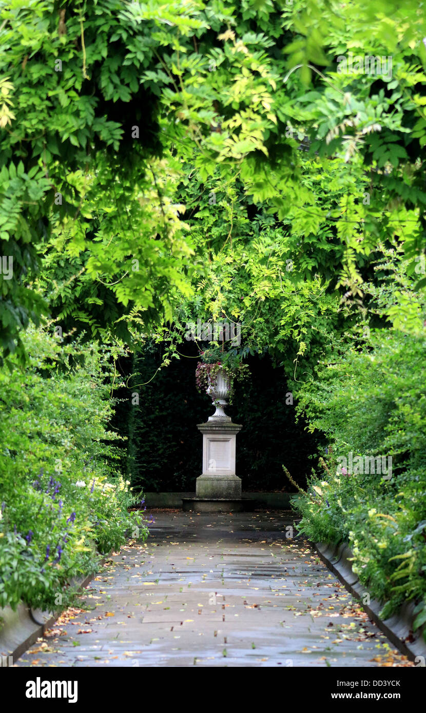 Entrance to St Johns Lodge Garden Regents Park in Summer Stock Photo