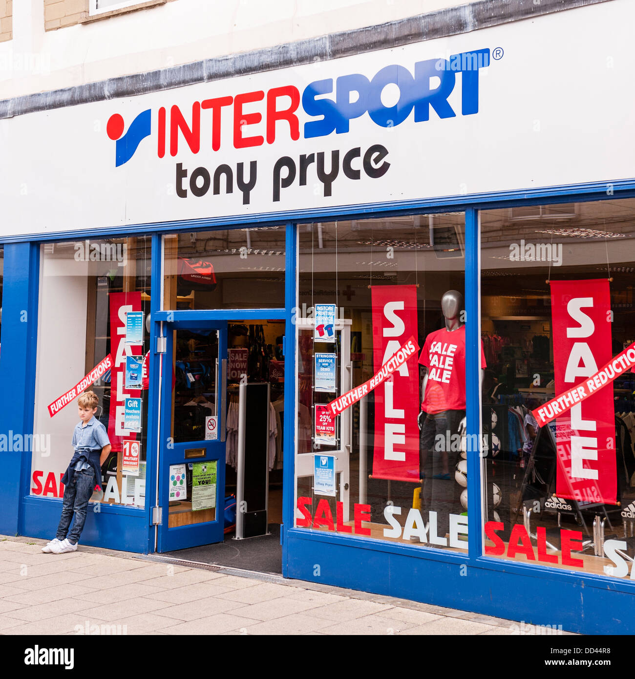 Sports shop hi-res stock photography and images - Alamy