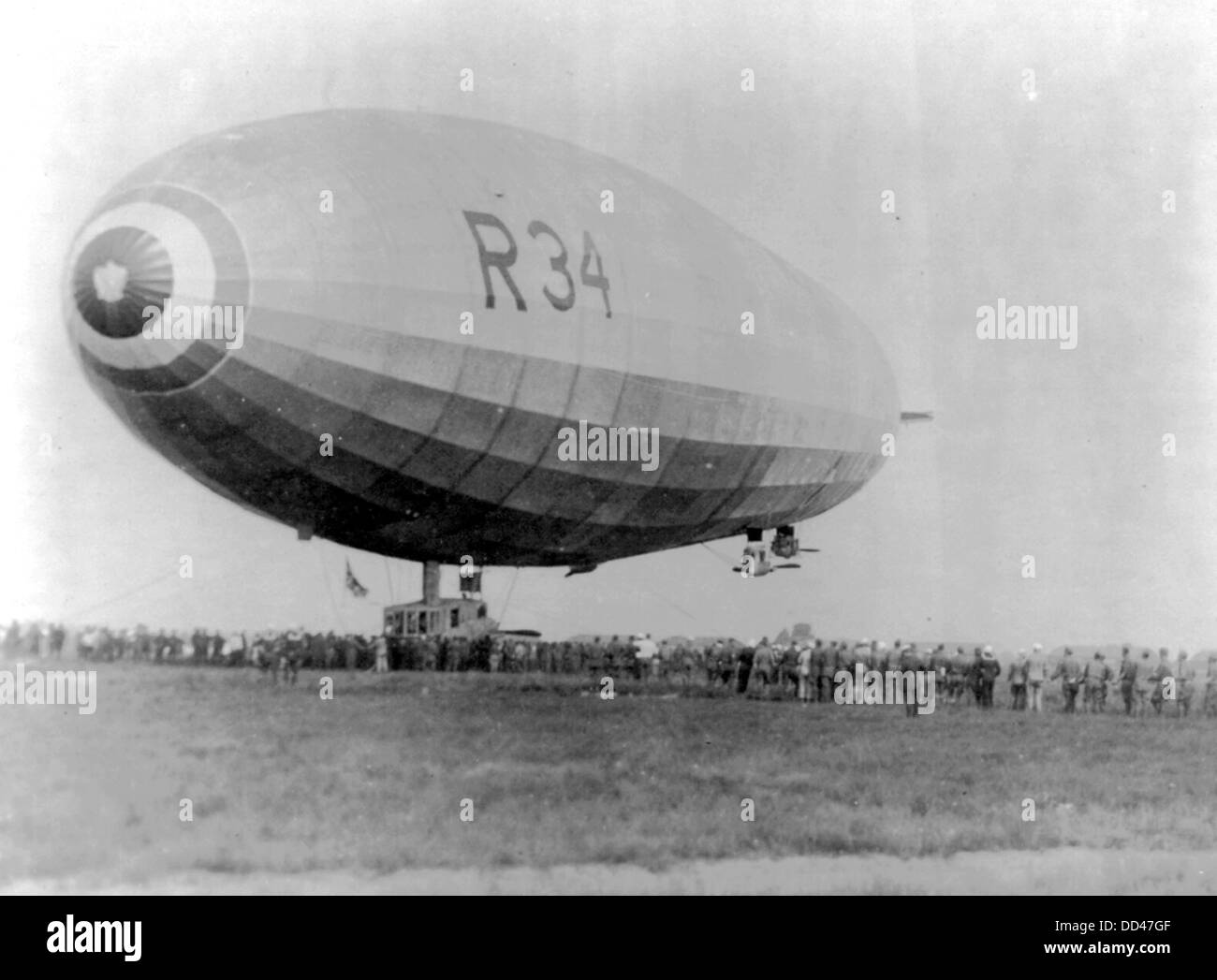 Landing of British dirigible R-34 Stock Photo