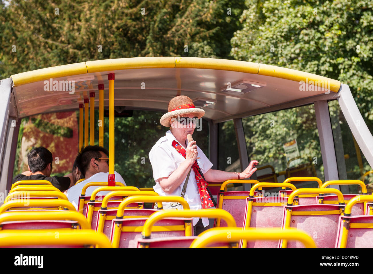 Tour guide bus hires stock photography and images Alamy