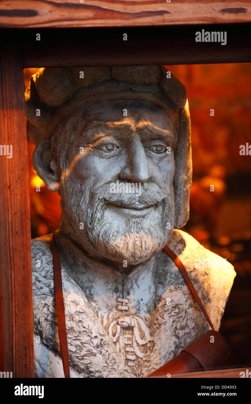 korcula-statue-of-marco-polo-stock-photo-alamy