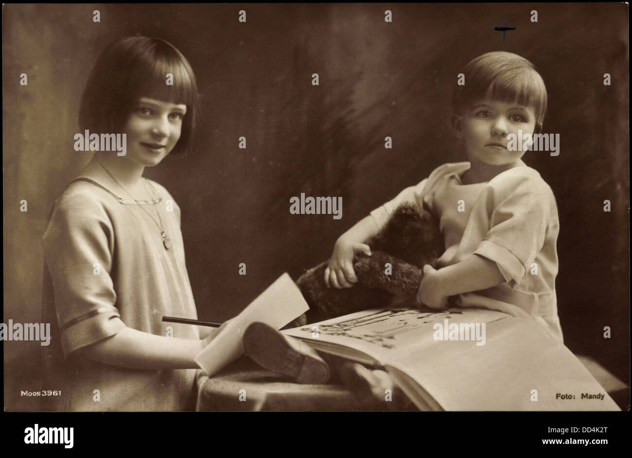 Ak Prinzessin Ileana Und Prinz Mircea Von Rumanien Als Kinder Stock Photo Alamy