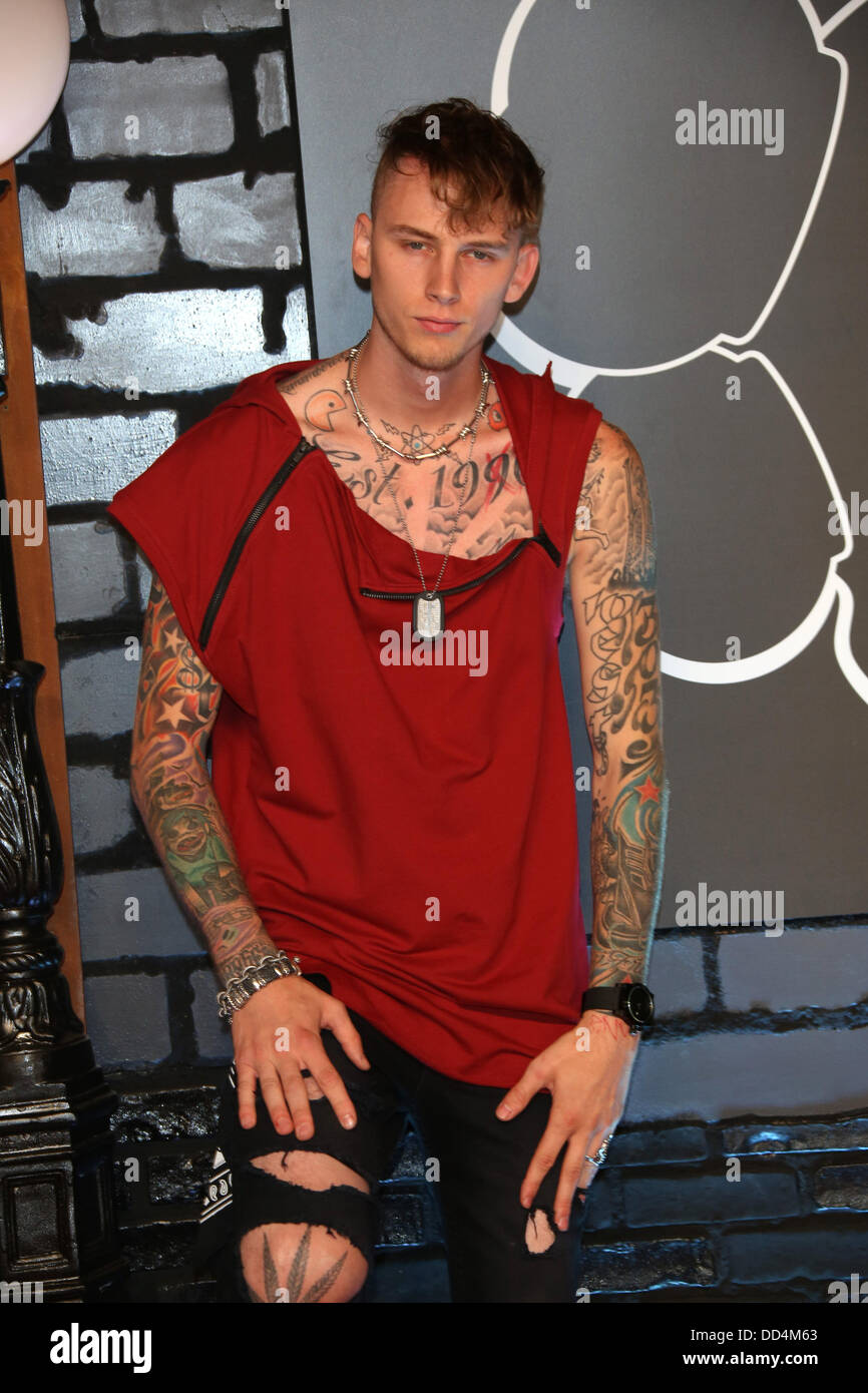 Brooklyn, New York, USA. 25th Aug, 2013. Machine Gun Kelly arrives on ...