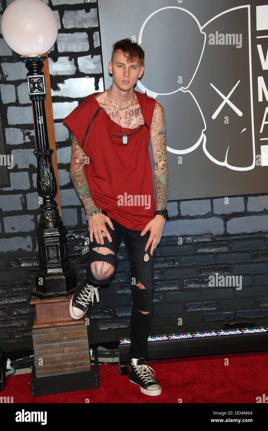 Brooklyn, New York, USA. 25th Aug, 2013. Machine Gun Kelly arrives on ...