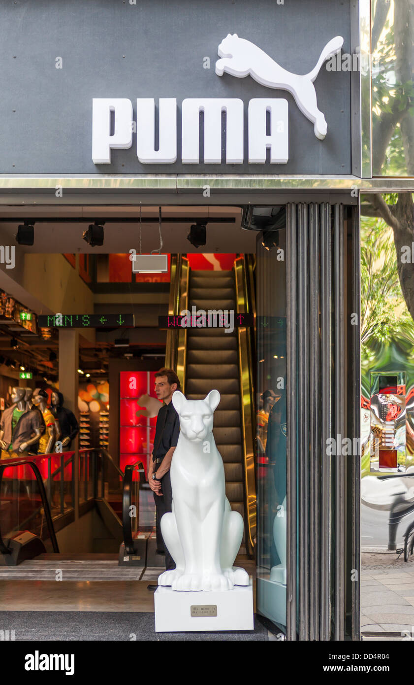 Puma logo, puma statue at the entrance of the Puma shop in Ku'Damm, Berlin  Stock Photo - Alamy