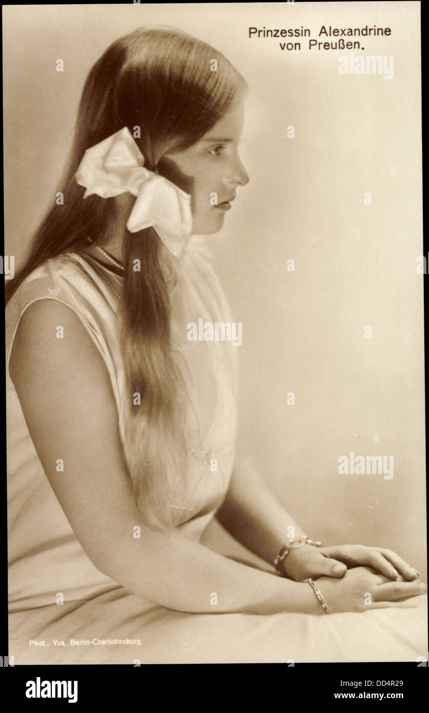 Ak Prinzessin Alexandrine von Preußen mit Schleife im Haar Stock Photo