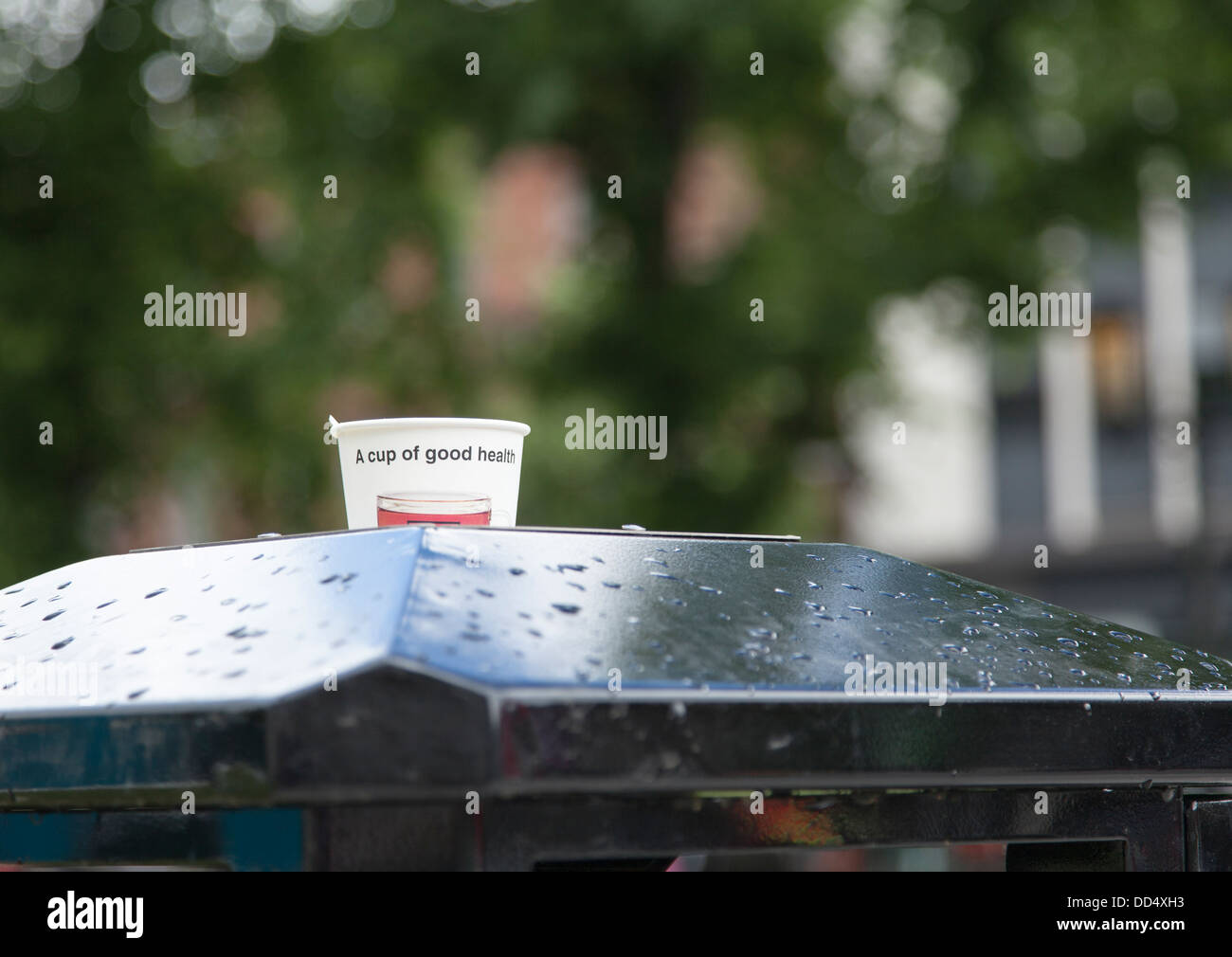 Rubbish bin slogan waste hi-res stock photography and images - Alamy