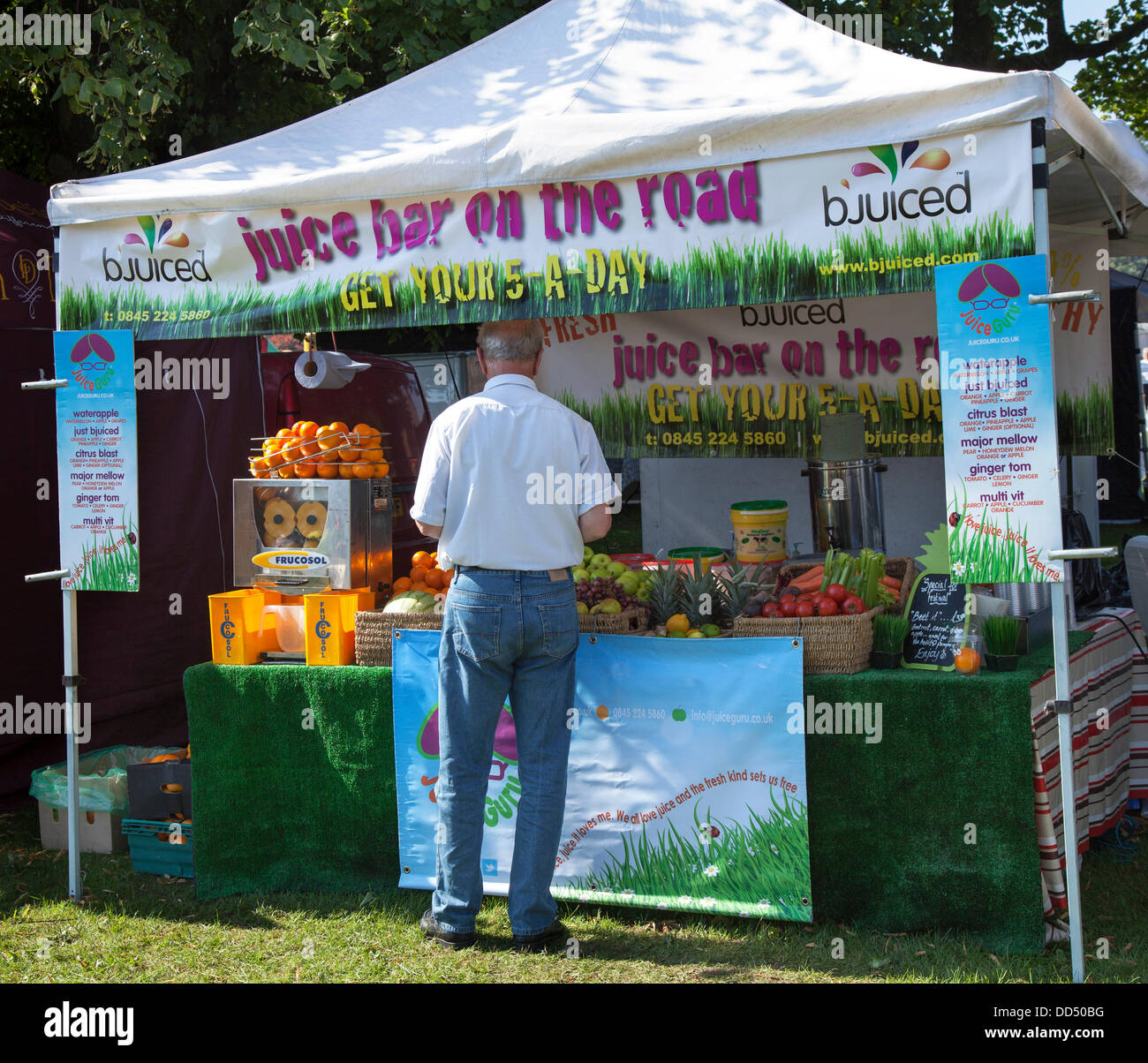 Fruit Juice Bar at Stonyhurst College, Clitheroe, UK. 26th August, 2013. Purchasing drinks from