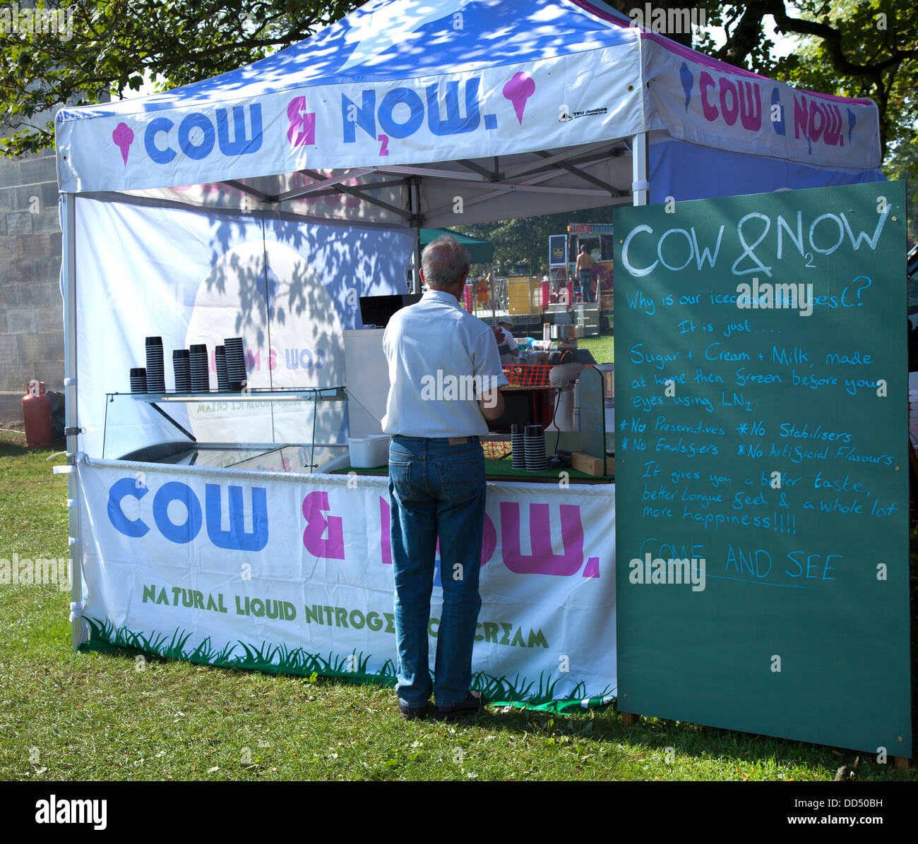 Stonyhurst College, Clitheroe, UK. 26th August, 2013. Nitrogen-frozen ice cream 'Cow & Now' at the Great British Food Festival taking place in the Ribble Valley all over the bank holiday weekend hailed a huge success by organisers. Stock Photo