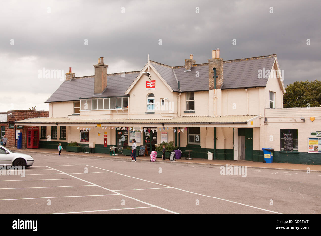 Sandown railway station hires stock photography and images Alamy