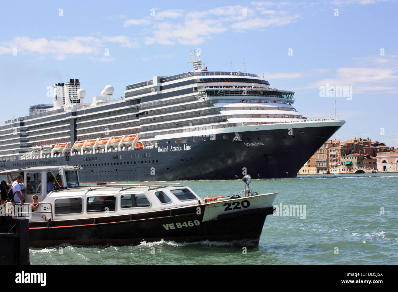 Cruise ship MS Noordam in Venice, IMO 9230115 Stock Photo