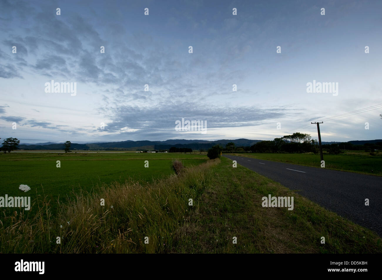 Waikawa Beach Road at Dusk Stock Photo Alamy